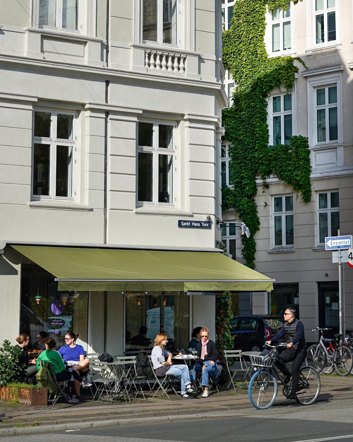 Awning over an outdoor coffee bar at Sankt Hans Torv